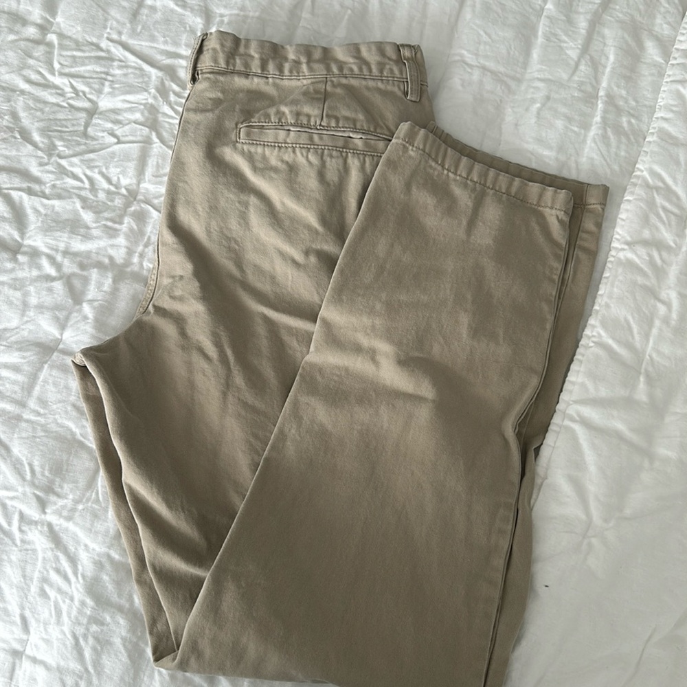 EUC Men’s khaki pants 32x32